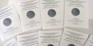 Програмка наукової конференції «Українська тіловиховна традиція» (з нагоди 100-річчю від заснування пластового куреня «Лісові чорти»). Львів, вул. Лисенка, 23 а; 29 вересня 2022 р. Світлина Андрія Сови.