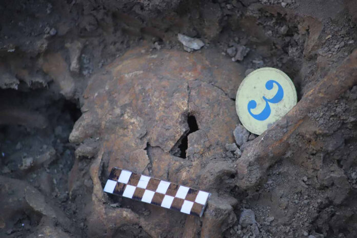 Останки закатованих радянською владою людей на території колишньої тюрми НКВС та  КДБ з 90-х років у Дрогобичі