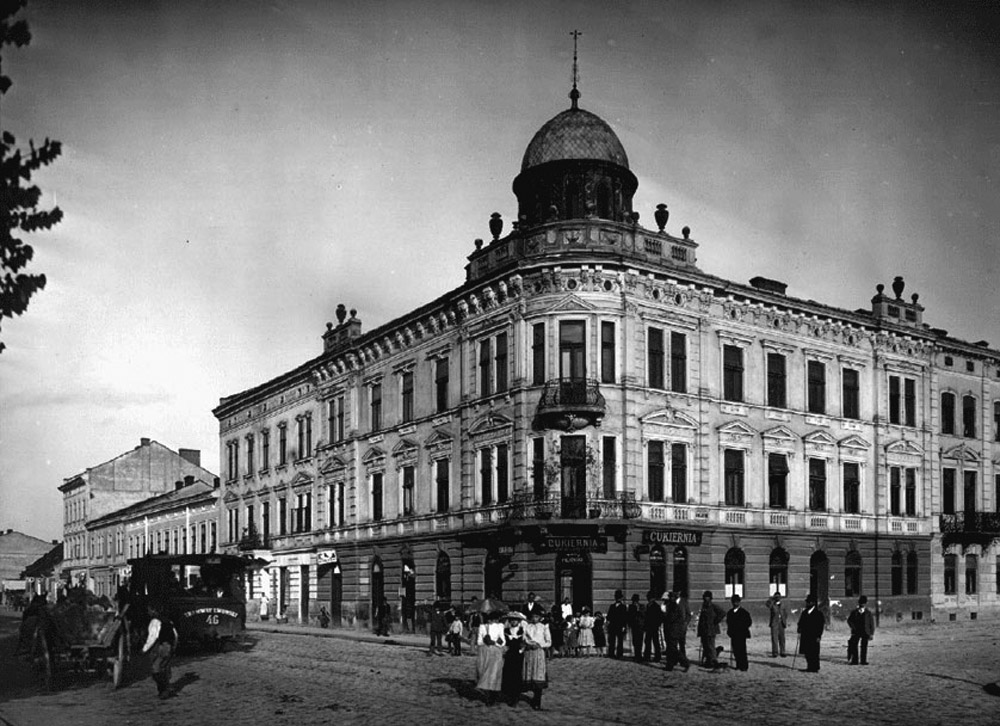 Вагон кінного трамвая № 46 на вул. Городоцькій поруч із площею Солярні. Початок ХХ століття