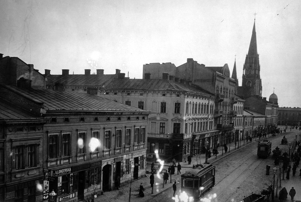 Вагони електричного трамвая маршруту KD на вулиці Городоцькій. Початок 1910-х рр.