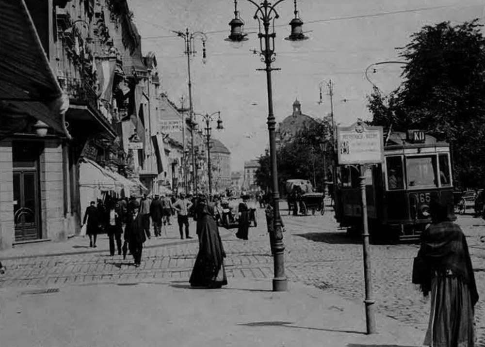 Трамвайний вагон маршруту KD, який курсував від залізничного вокзалу до парку Кілінського (Стрийського парку) на Гетьманських валах. Світлина 1910-х рр.