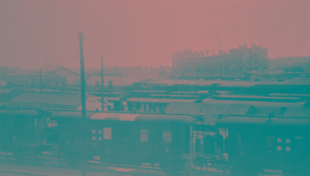 Зруйнований Чернівецький вокзал. Вигляд зі сторони товарної станції. Світлина часів І світової війни