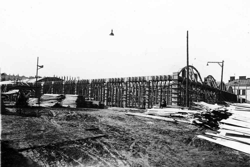 Будівництво нового трамвайного депо обіч вулиці Городоцької. 1929 р. Світлина із колекції Олександра Сандлера