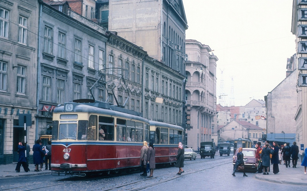 Трамвайні вагони «Gotha» на вулиці Городоцькій. Автор фото – Петер Хеседлайн. 1978 р.