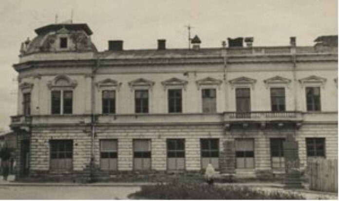 Вул. Театральна, 17 в Коломиї. 1950-і рр. Фонд МІК Інв № Ф-8364