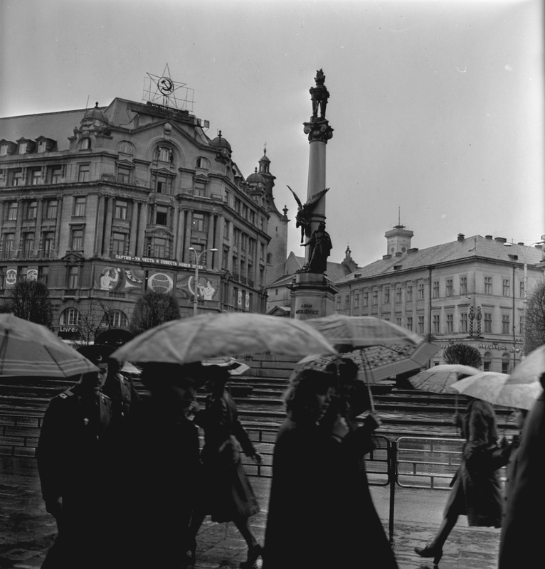 Пам'ятник Міцкевичу. Львів, 1980-1985-ті рр. Фотограф Віктор Салмре