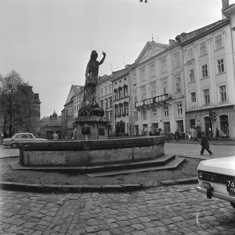 Площа Ринок. Львів, 1980-1985-ті рр. Фотограф Віктор Салмре