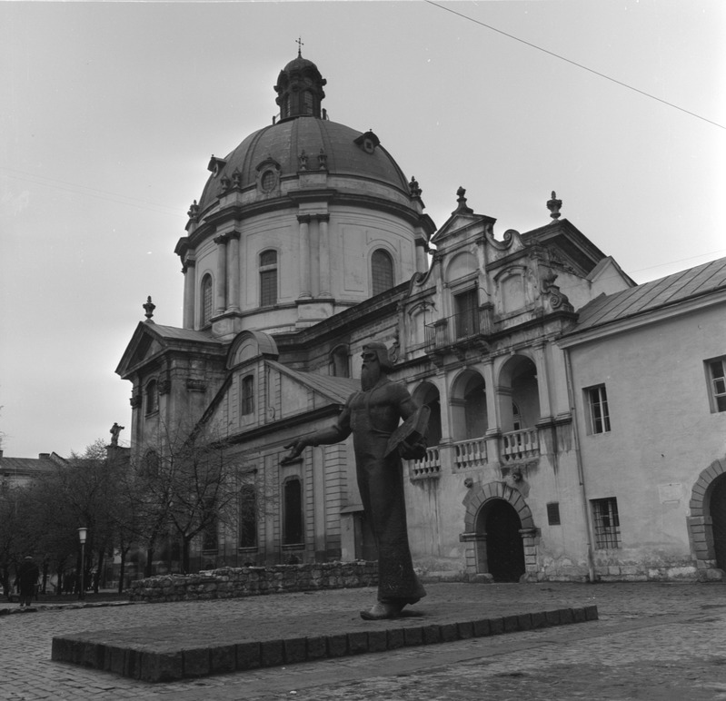 Пам'ятник Івану Федоровичу. Львів, 1980-1985-ті рр. Фотограф Віктор Салмре