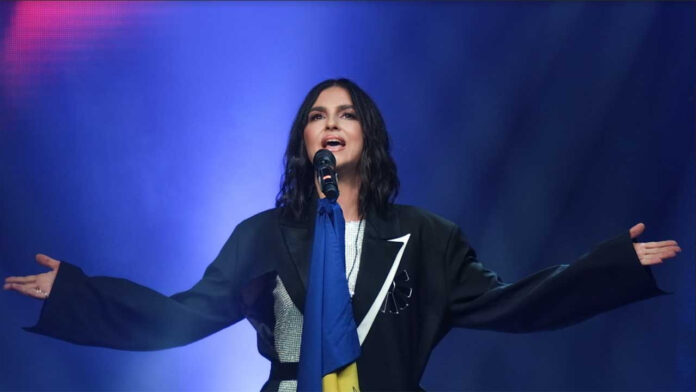 Співачка SANSA