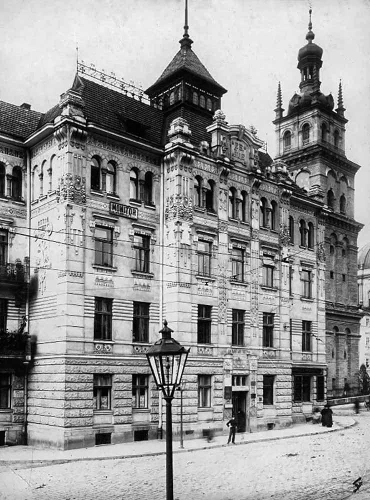 Будинок на вул. Руській, 20, де розміщується Перша міська поліклініка м. Львова. Вигляд із вул. Підвальної. 1910-ті рр. Світлина із колекції Степана Гайдучка