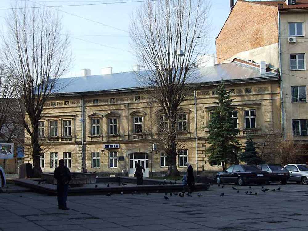 Будинок дитячого поліклінічного відділення Першої міської поліклініки на вул. Павла Римлянина, 2. Світлина 2012 р. Автор – М.І. Жарких