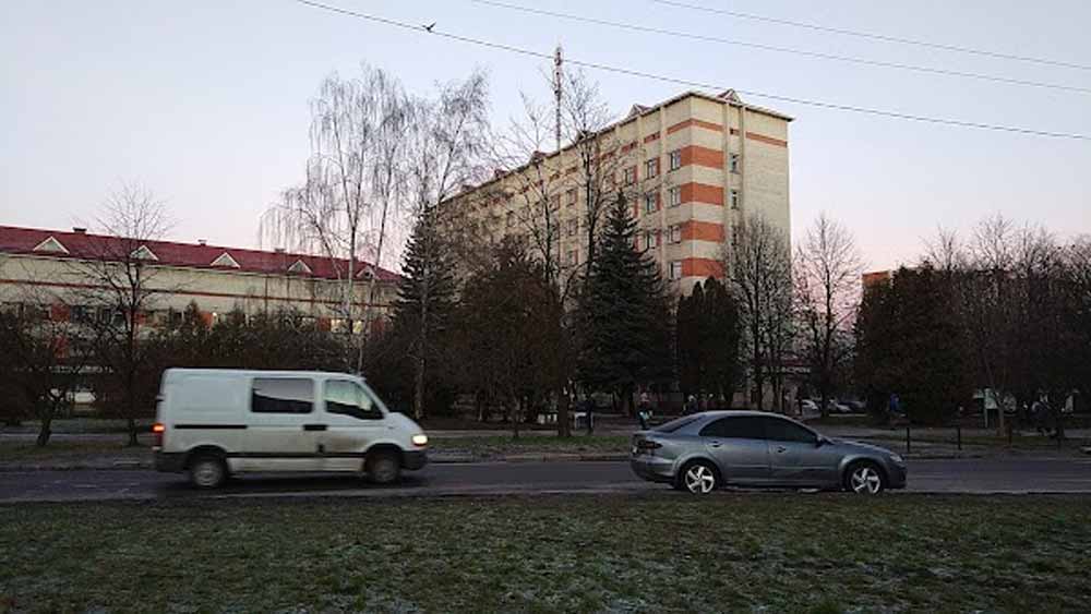 Будинок Другої міської поліклініки м. Львова на вул. Симоненка, 4. Сучасна світлина