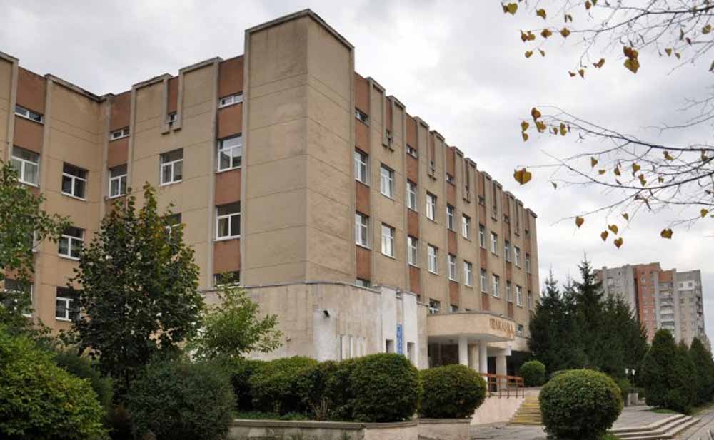 Будівля дитячого поліклінічного відділення 4-ої міської поліклініки м. Львова на пр. Червоної Калини, 57. Дитяча поліклініка тут працює від 1984 р. Сучасна світлина