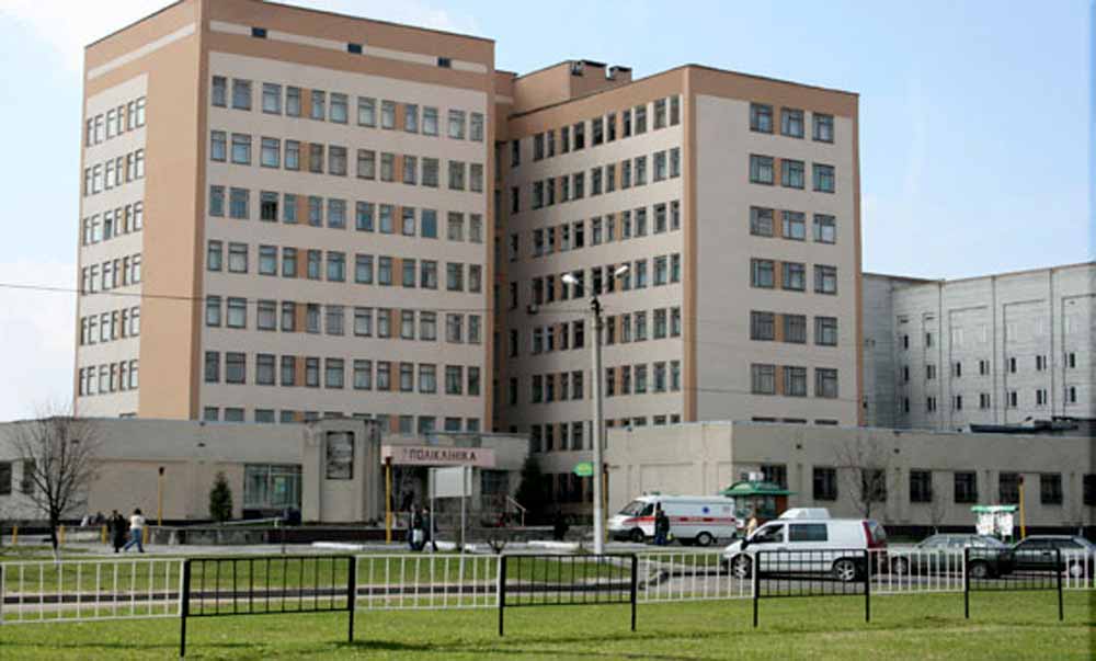 Будівля дорослого поліклінічного відділення 4-ої міської поліклініки м. Львова на пр. Червоної Калини, 68. Сучасна світлина