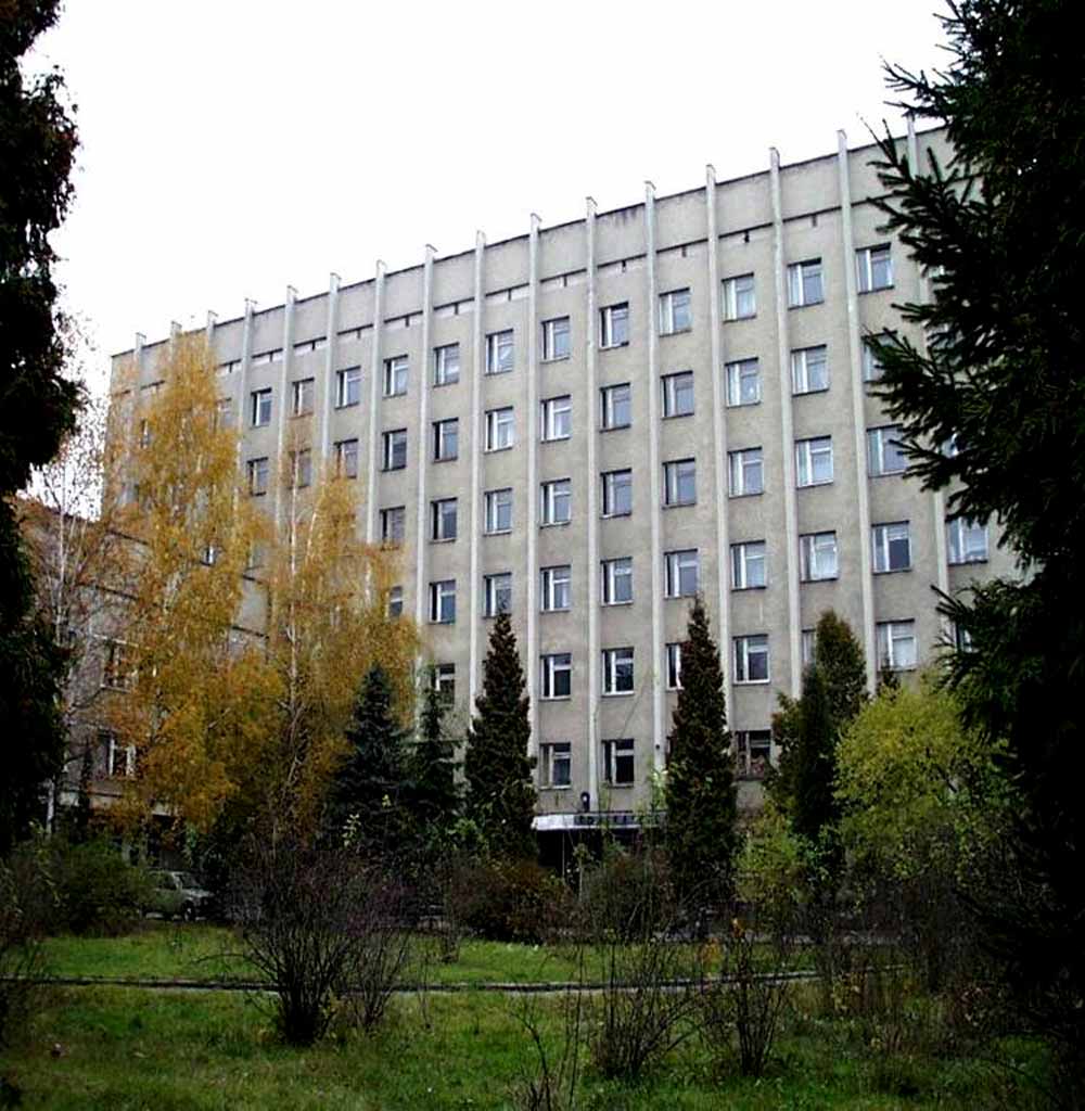 Будівля, де розміщено П’яту міську клінічну поліклініку м. Львова (початково – Друга міська лікарня) на вул. Виговського. Сучасна світлина