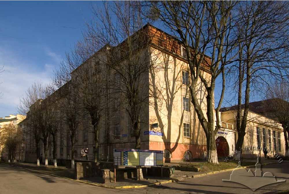 Будинок по вул. Бой-Желенського, 14 в якому розташована Студентська поліклініка м. Львова. Світлина 2012 р. Автор – Ігор Жук