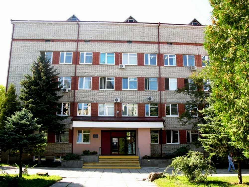 Стоматологічна поліклініка № 4 на вул. Симоненка у Львові. Світлина 2017 р.