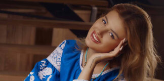 Співачка Rina Ri