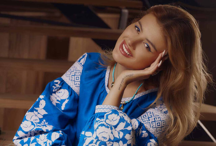 Співачка Rina Ri Співачка Rina Ri