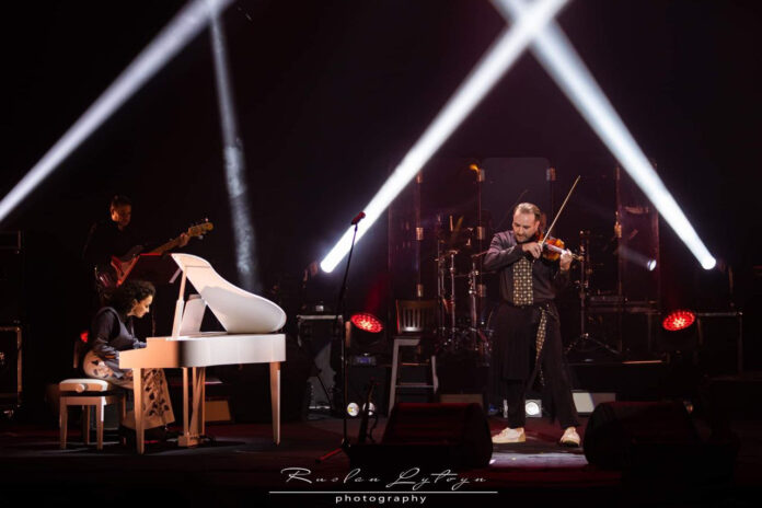 Благодійне музичне шоу найпопулярнішого скрипаля України Олександра Божика у супроводі рок-оркестру