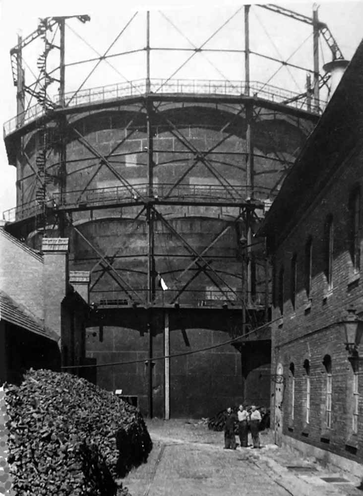 Комплекс газового господарства у Львові. Світлина 1920-х рр.