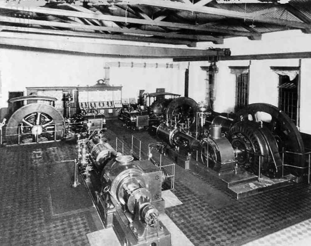 Машинний зал міської електростанції постійного струму. 1907 р. Світлина із колекції ПрАТ «Львівобленерго»