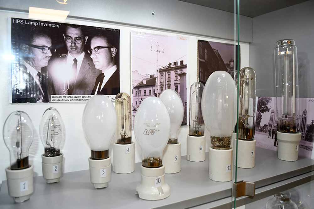 Газорозрядні лампи вуличних світильників у музеї ЛКП «Львівсвітло». Автор фото – Валерій Шмаков