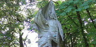 Пам'ятник Шимону Шидловському на Личаківському цвинтарі. Фото з https://www.wikiwand.com/