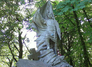 Пам'ятник Шимону Шидловському на Личаківському цвинтарі. Фото з https://www.wikiwand.com/