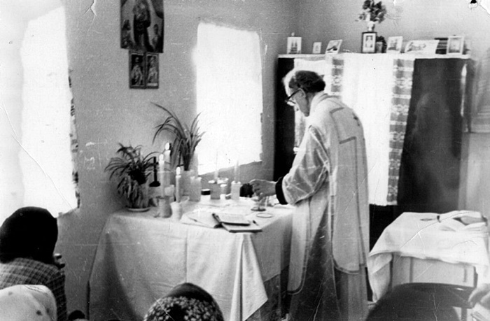 Таємні відправи у домівках вірян