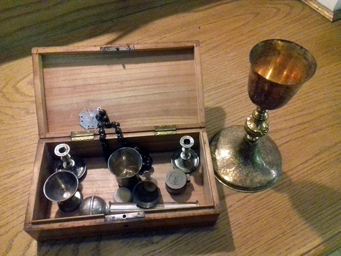 Скринька, яку отець Серафим називав “захристією”, де носив літургічні предмети. Вона супроводжувала його все його мандрівне життя. 