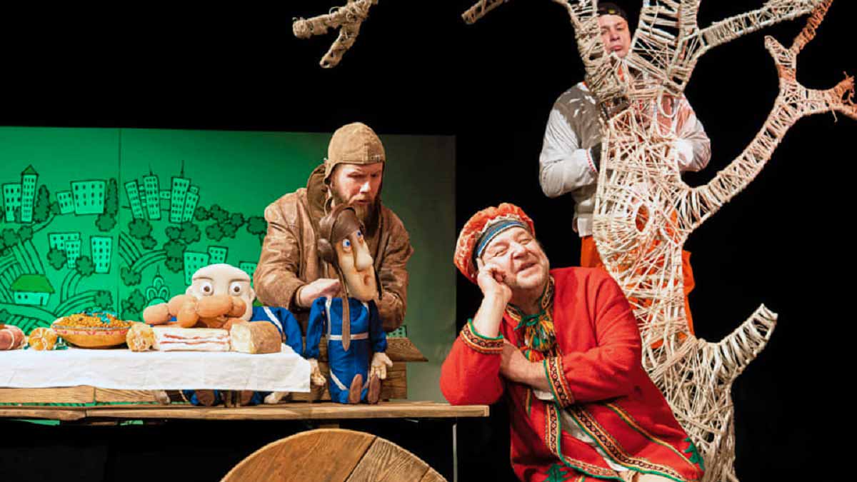 Сцена з вистави "Нехай щастить"