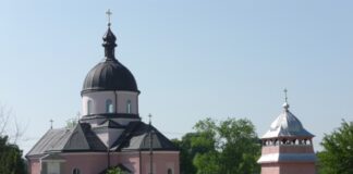 Долари на муровану церкву у Бортятині Церква у Бортятині