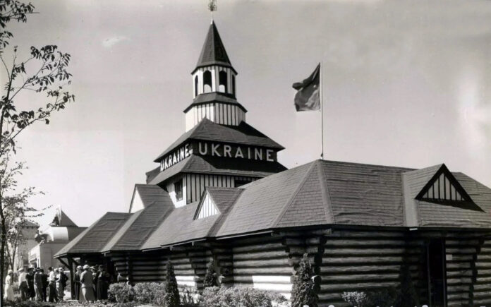 Український павільйон на виставці “Століття прогресу” в Чикаго у 1933 році. Фото з архіву УНМ в Чикаго