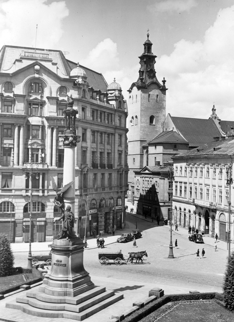 Пам'ятник Адаму Міцкевичу, 1939-1945 рр.