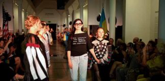 Показ колекції вишиванок Оксани Караванської Ukrainian Code.2023 на благодійному вечорі у США