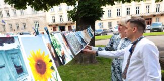 Виставковий проєкт "100 миттєвостей України"