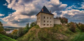 Сучасний вигляд Шляхетської вежі в Галичі