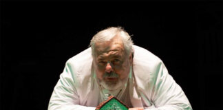 Сцена з вистави “Лунаса”