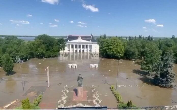 Центр Нової Каховки після підриву ГЕС