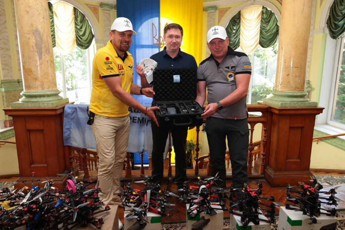 Львівські бригади отримали 53 безпілотника від благодійного проєкту "Пташки Перемоги" 