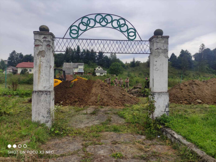 Ексгумація та перепоховання у Верхньому Синьовидному