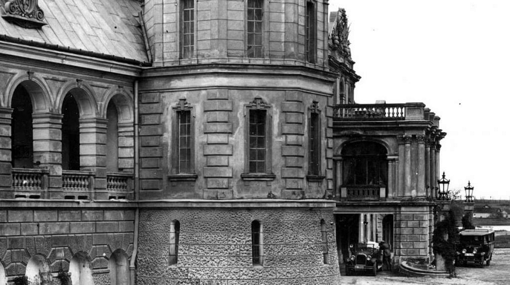 Смордва, маєток. Автопарк Лєдуховських. 1920-і роки