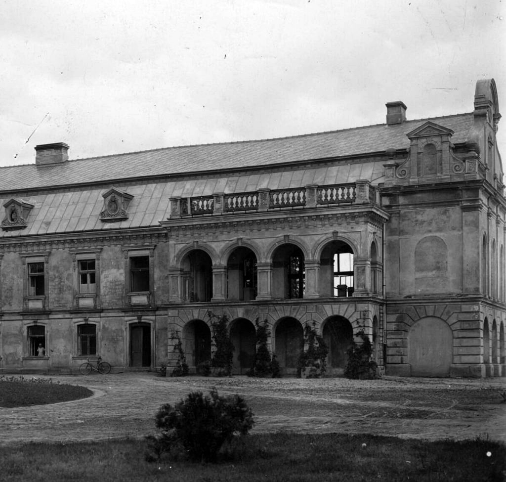 Фрагмент палацу з зимовим садом