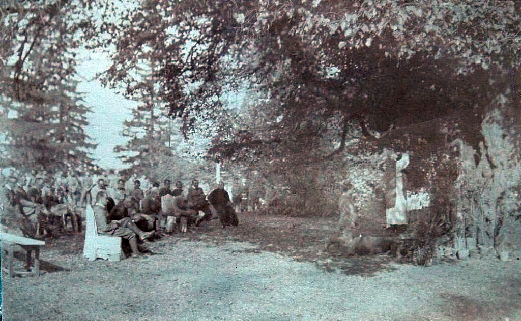 У палацовому парку. Перша світова