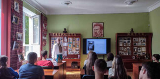 Учасники заходу з нагоди 150-річчя від народження Івана Боберського. Ліцей № 51 імені Івана Франка Львівської міської ради (вул. Скісна, 1), 22 вересня 2023 р.