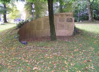 Бідний єврей на покинутому пароплаві в центрі нескінченного океану, або Шмуель Йосеф Аґнон