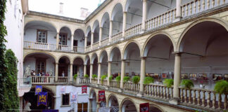 Львівський історичний музей. Італійське подвір'я