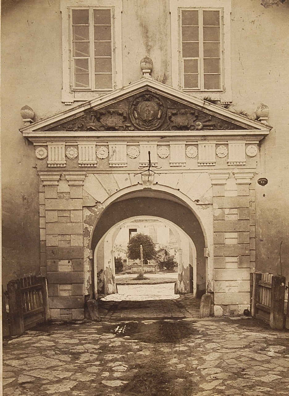 Брама до королівського замку у Жовкві, 1867 рік. Фото Теодора Шайнока