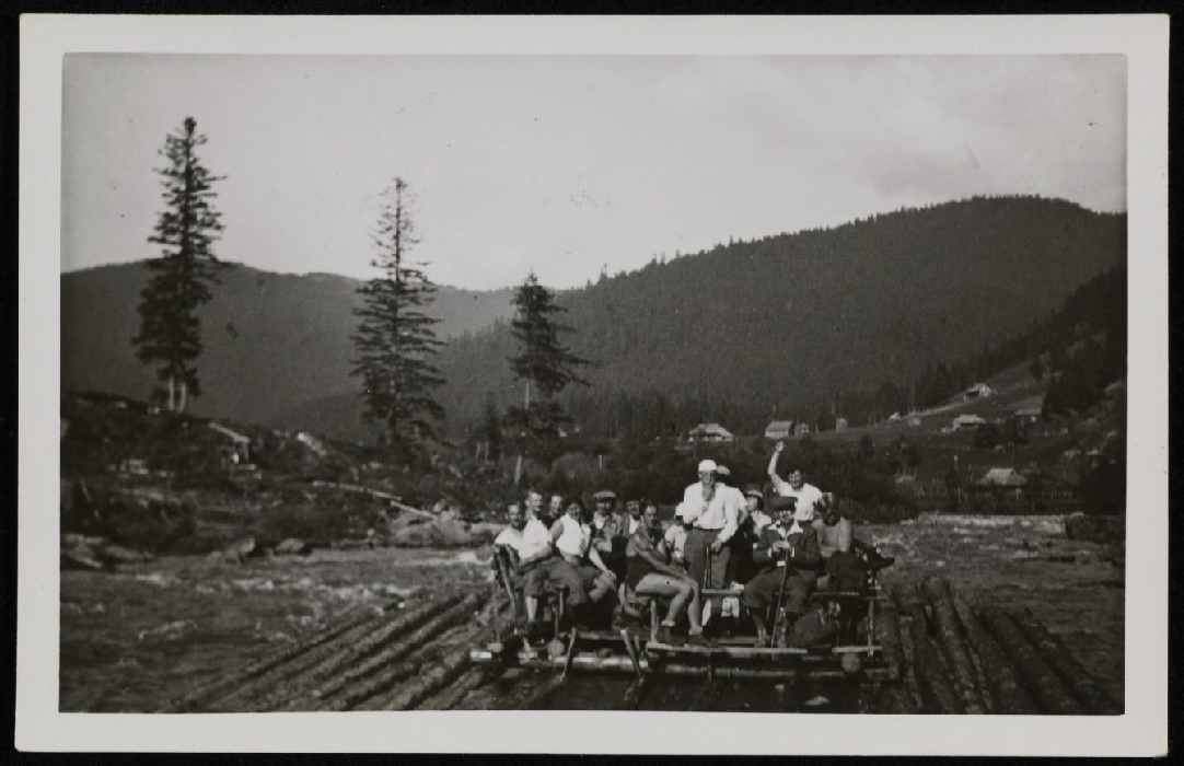 На річці Чорний Черемош, 1935 р. Фото Володимира Савчинського